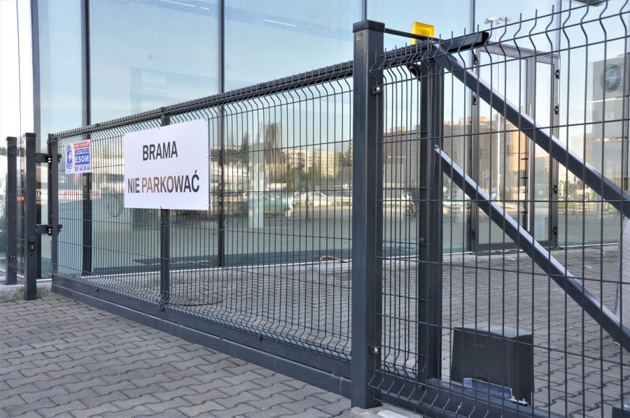 Choosing the Right Driveway Gate for Different Fence Types